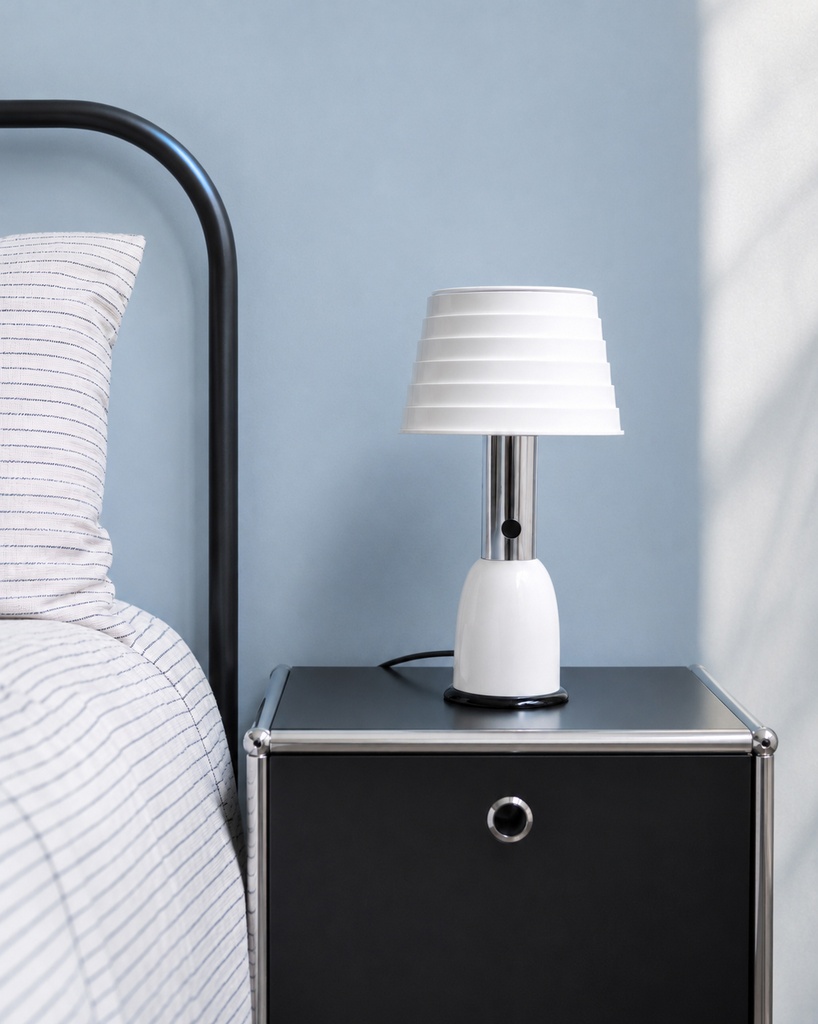 SOWDEN Portable table Lamp PL3 white 3.webp