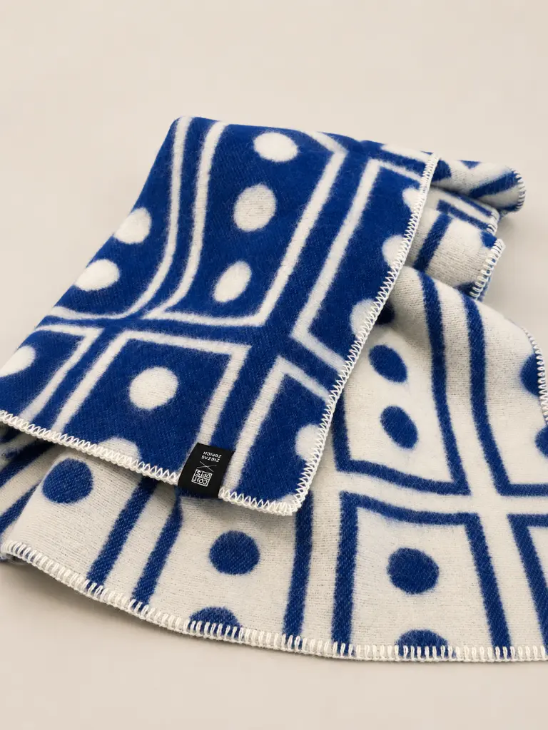 Japan-Wool-Blanket-By-Nathalie-Du-Pasquier-George-Sowden-Col_-Blue-White-Nathalie-du-Pasquier-George-Sowden-4.webp