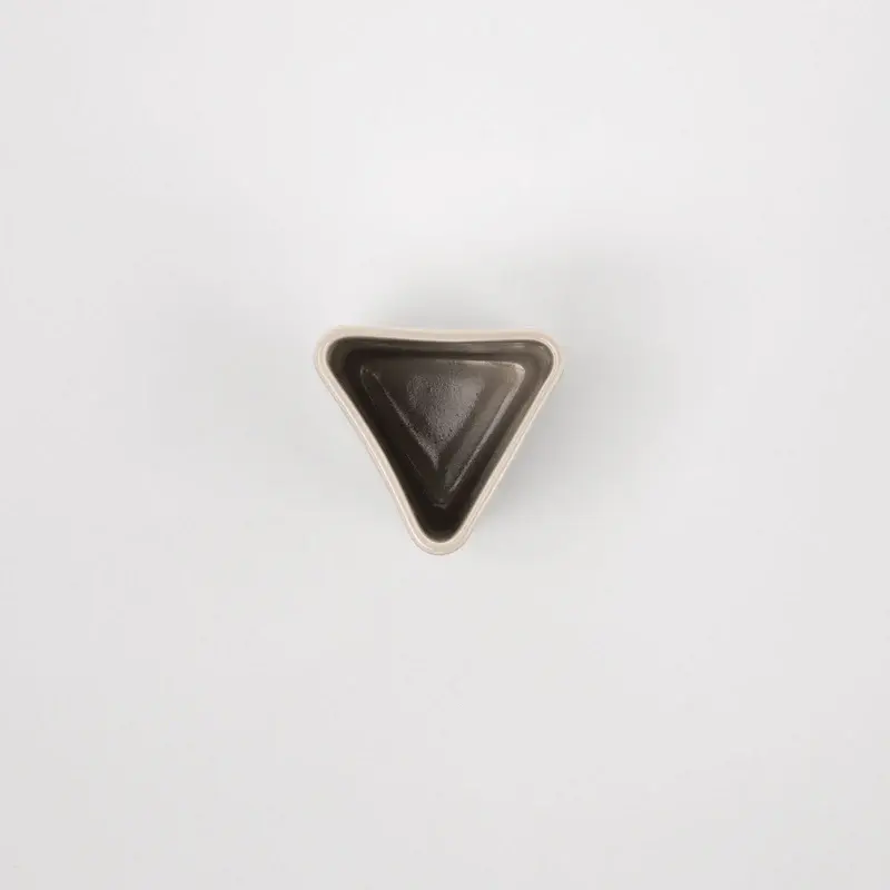 Nicholai_Wiig-Hansen_-_Canvas_-_vase_-_small-Vase-R1038-concrete_grey-3_800x.webp